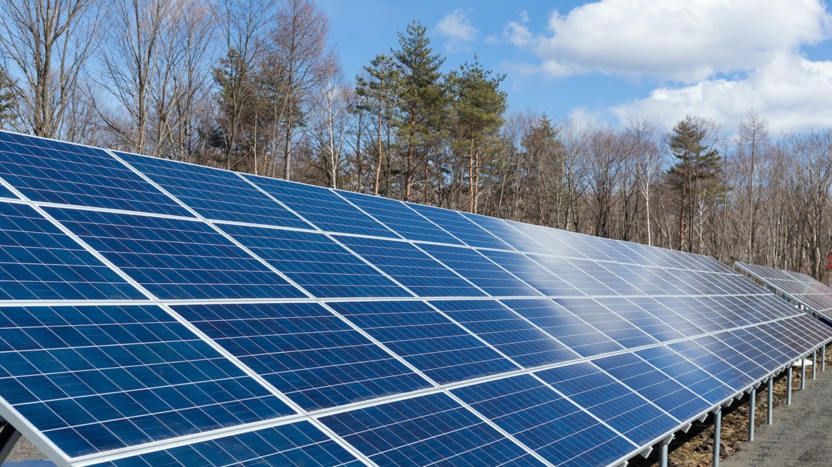 Instalarea panourilor solare: ghid detaliat pentru o tranziție eficientă și sustenabilă