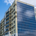Beneficiile panourilor solare: economii pe termen lung și independență energetică
