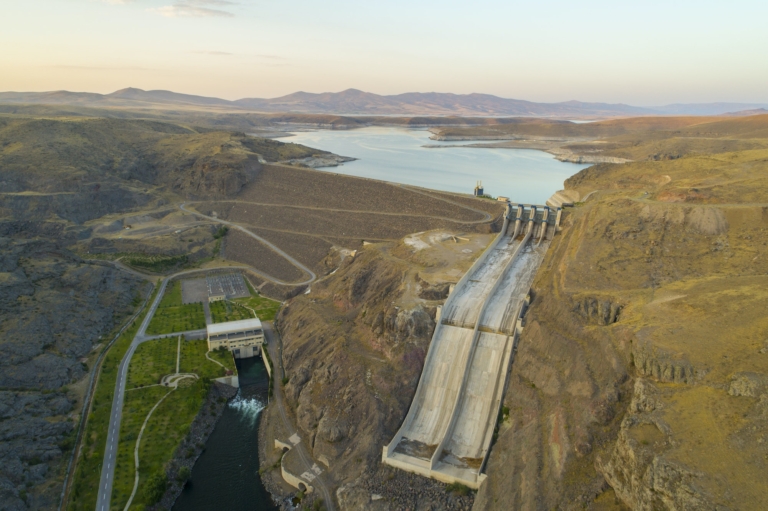 Hidroenergie: Descoperă puterea apei în producția de energie regenerabilă