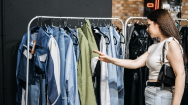 Construiește o garderobă durabilă: Sfaturi pentru moda ecodinamică și alegeri inteligente în materie de haine