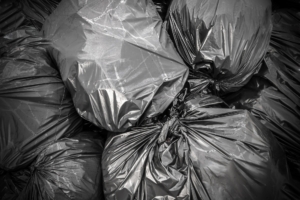 Reducerea deșeurilor și economia circulară: Cum să reciclezi și să refolosești în mod creativ