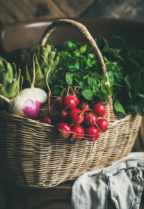 Grădinărit organic și alimentație sănătoasă: Cum să-ți cultivi propriile legume și fructe fără pesticide