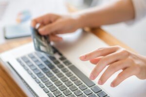 Cat de sigur e sa iei un credit online? Mituri si realitate