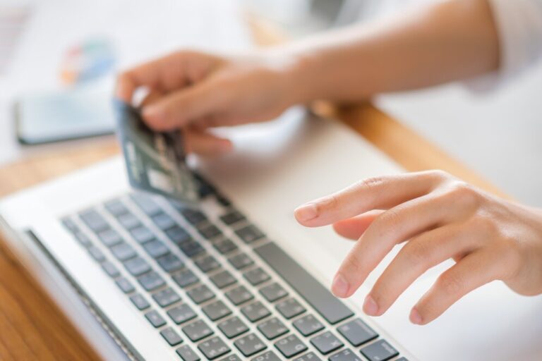 Cat de sigur e sa iei un credit online? Mituri si realitate