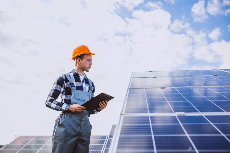 Panouri fotovoltaice bifaciale: tehnologie modernă pentru eficiență maximă