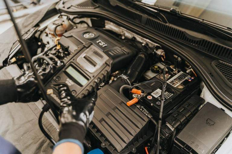 AGM, EFB sau standard – alegerea bateriei auto fără presupuneri